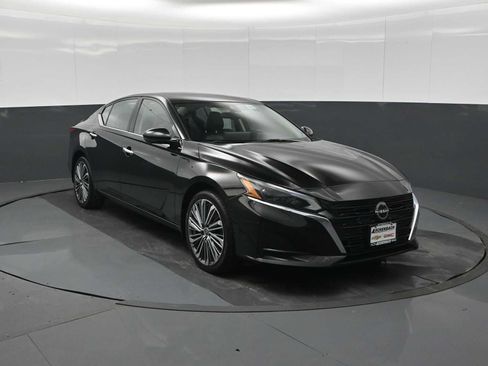 Used 2023 Nissan Altima 2.5 SL AWD/4WD image 2