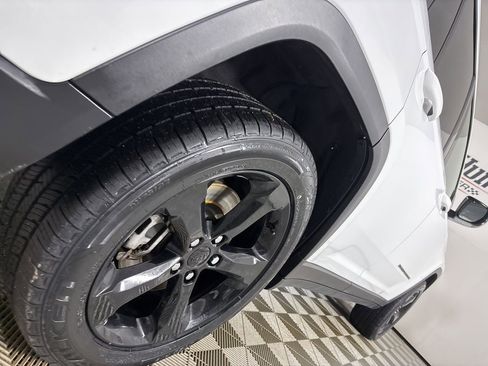 Used 2023 Jeep Grand Cherokee L Laredo image 36