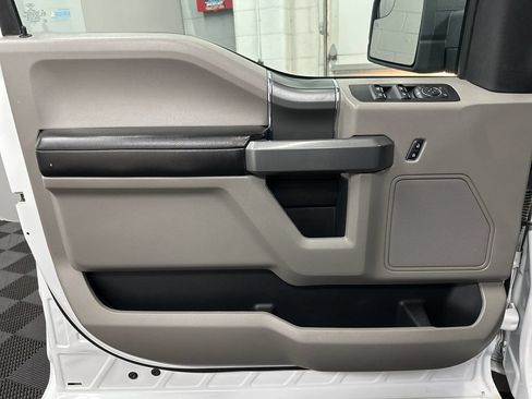 Used 2018 Ford F150 XLT w/ Equipment Group 302A Luxury AWD/4WD image 19