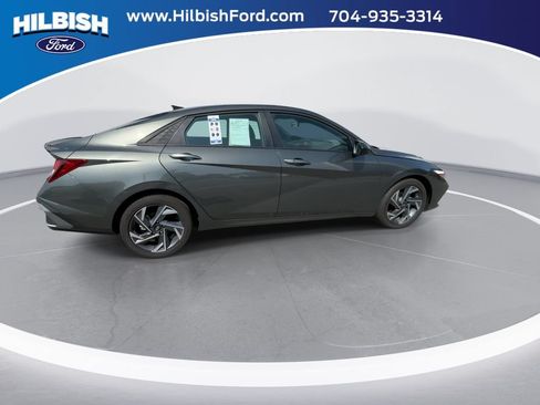 Used 2025 Hyundai Elantra Sport FWD image 8