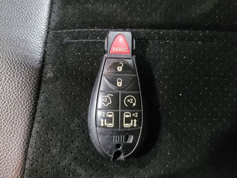 Used 2018 Dodge Grand Caravan SXT FWD image 32