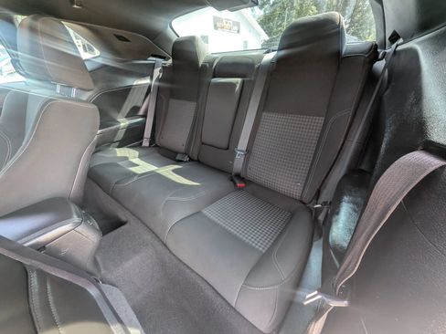 Used 2019 Dodge Challenger SXT RWD image 31