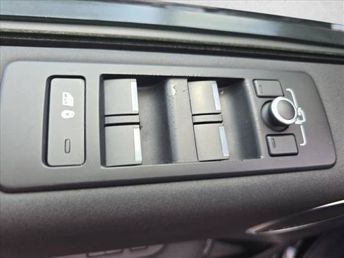 Used 2019 Land Rover Discovery HSE AWD/4WD image 28