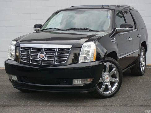 Used 2010 Cadillac Escalade Premium image 1