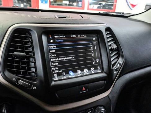 Used 2016 Jeep Cherokee Latitude image 24