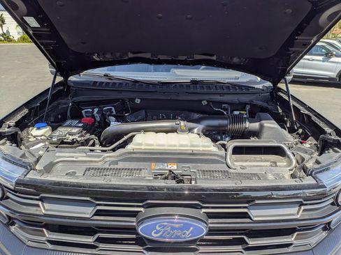 Used 2025 Ford Expedition Active image 33