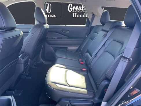 Used 2024 Nissan Pathfinder SL w/ Lighting Package (N92) image 13