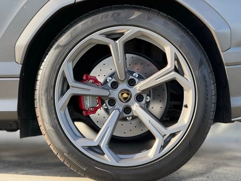 Used 2022 Lamborghini Urus image 7