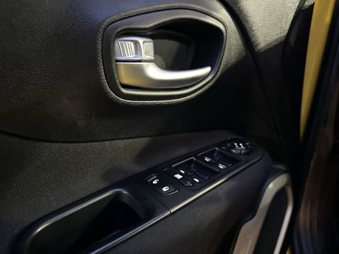 Used 2015 Jeep Renegade Latitude w/ Popular Equipment Group image 15