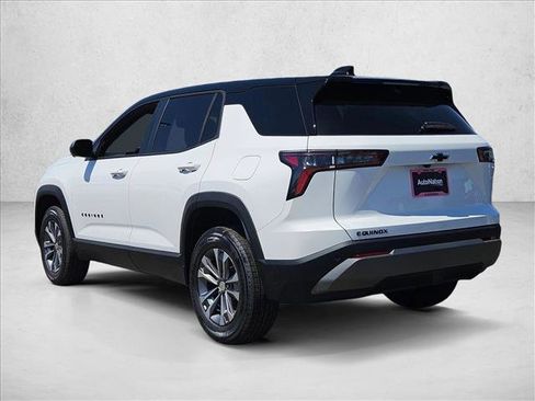 New 2026 Chevrolet Equinox LT w/ Convenience Package II FWD image 9
