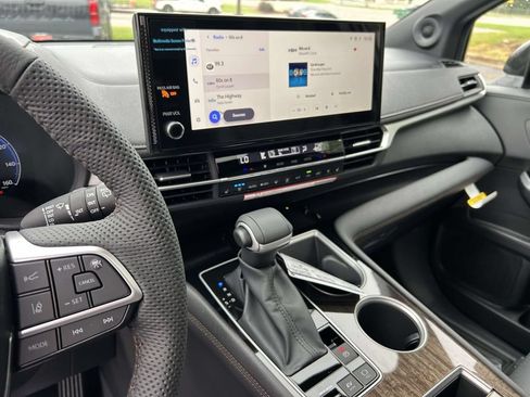New 2026 Toyota Sienna Limited FWD image 22