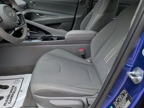 Used 2025 Hyundai Elantra SEL FWD image 24