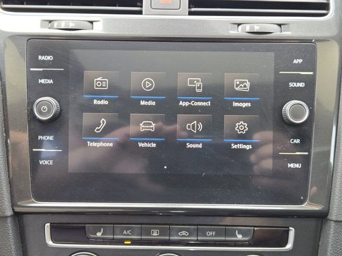 Used 2019 Volkswagen Golf SE FWD image 18