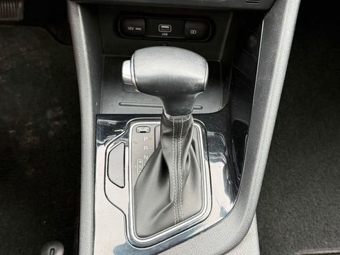 Used 2022 Kia Niro Touring Special Edition FWD image 9