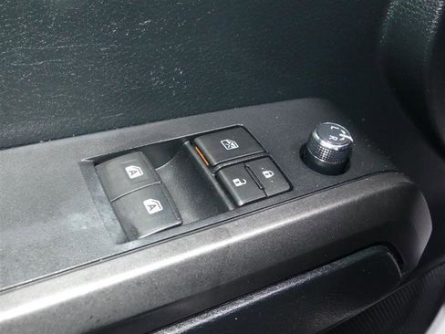 Used 2016 Toyota Tacoma TRD Off-Road w/ Exterior Package image 18