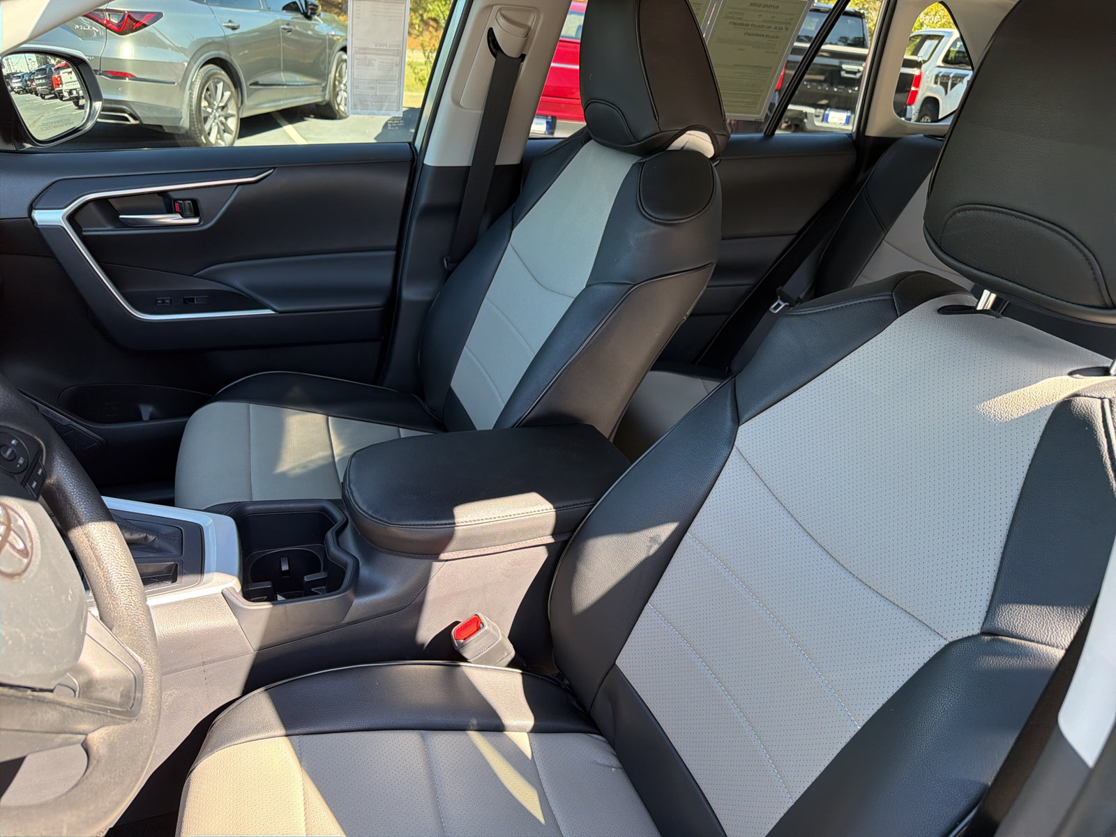 Used 2025 Toyota RAV4 XLE FWD image 30