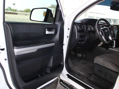 Used 2016 Toyota Tundra SR5 w/ SR5 Upgrade Package AWD/4WD image 9