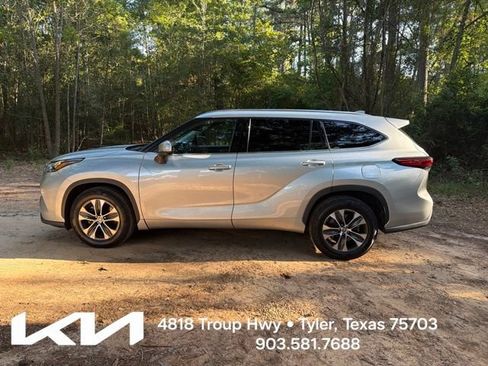 Used 2020 Toyota Highlander XLE FWD image 7
