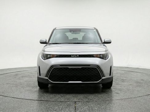Used 2025 Kia Soul LX w/ LX Technology Package FWD image 2