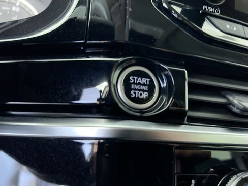 Used 2024 Nissan Pathfinder SV w/ SV Premium Package FWD image 21