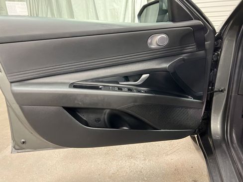 Used 2025 Hyundai Elantra SEL image 21