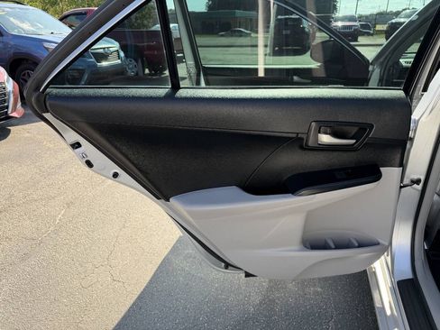 Used 2014 Toyota Camry LE FWD image 12