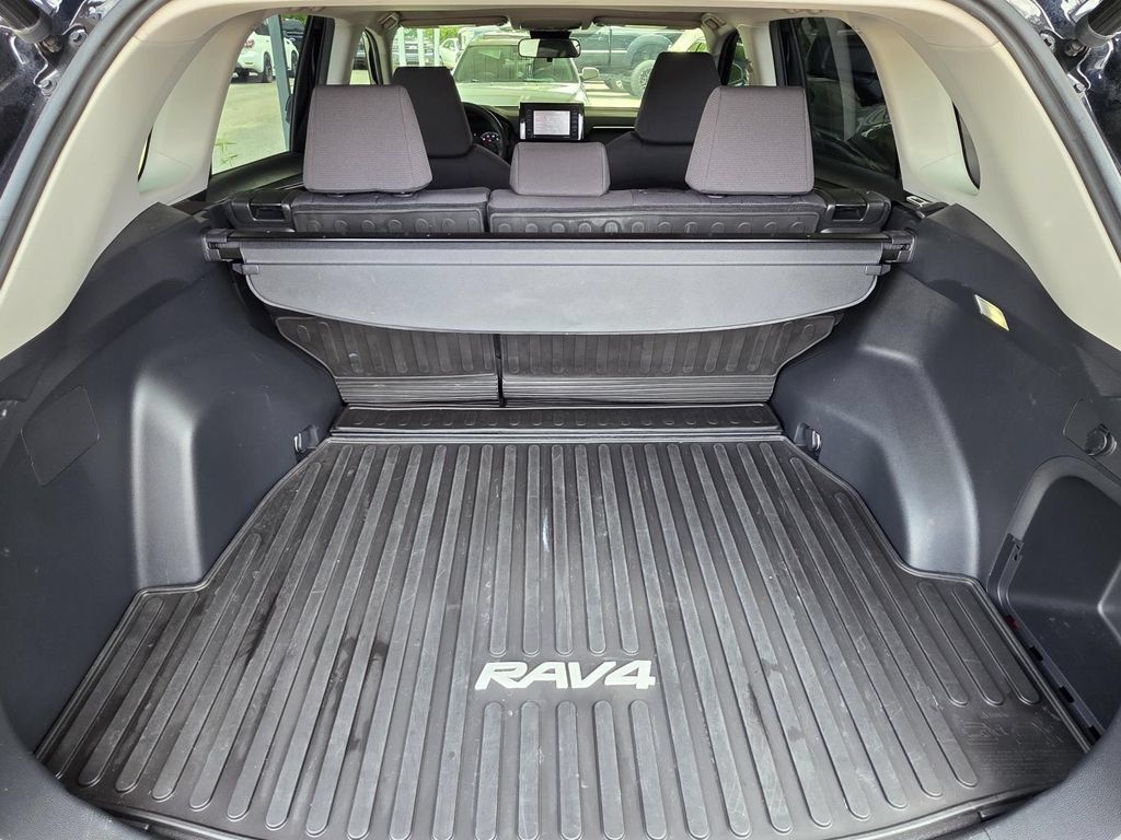 Used 2022 Toyota RAV4 XLE w/ Convenience Package AWD/4WD image 14
