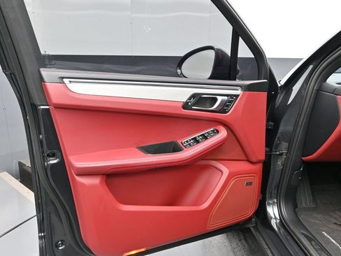 Used 2024 Porsche Macan AWD/4WD image 8