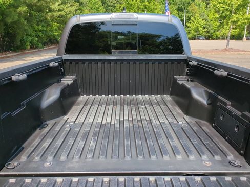 Used 2021 Toyota Tacoma SR5 RWD image 13