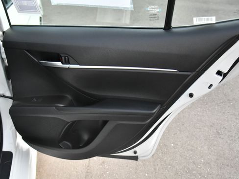 Used 2024 Toyota Camry SE image 36