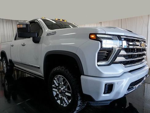 Used 2024 Chevrolet Silverado 2500 High Country w/ High Country Premium Package image 2