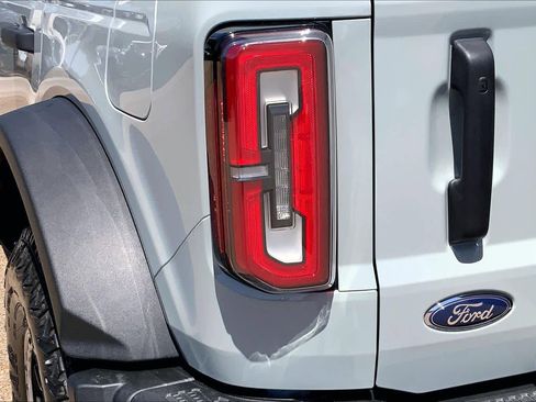 Certified 2023 Ford Bronco Badlands w/ Sasquatch Package AWD/4WD image 29