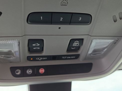 Used 2020 Chevrolet Equinox LT FWD image 14