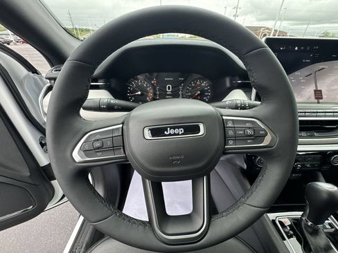 Used 2025 Jeep Compass Limited AWD/4WD image 21