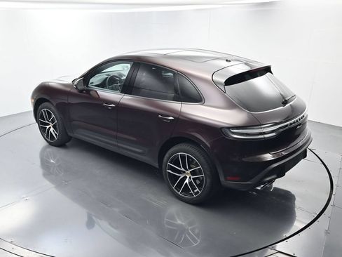 Certified 2025 Porsche Macan AWD/4WD image 37