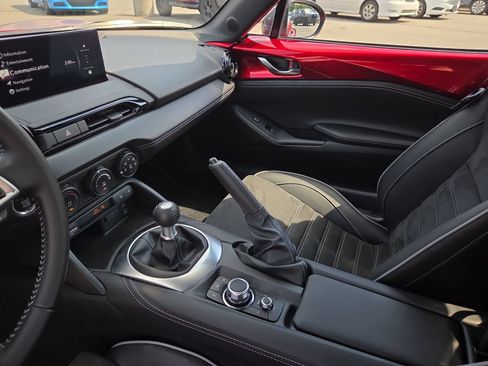 Used 2025 MAZDA MX-5 Miata RF Club RWD image 11