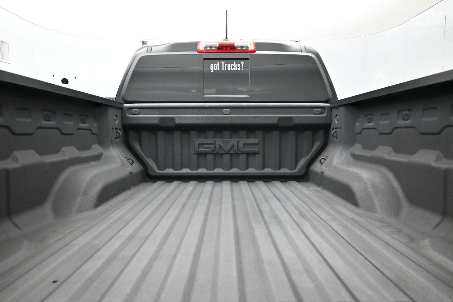 Used 2024 GMC Canyon AT4 w/ Technology Package AWD/4WD image 7