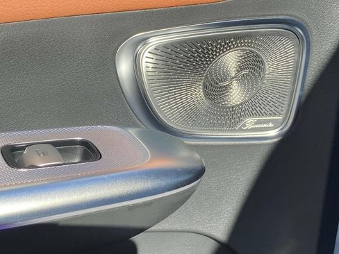 Used 2025 Mercedes-Benz GLC 300 4MATIC image 13