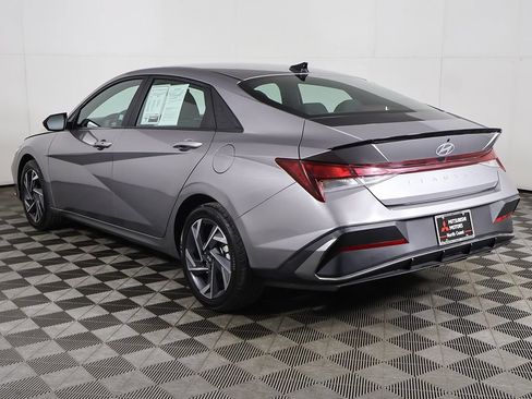 Used 2025 Hyundai Elantra Sport FWD image 7