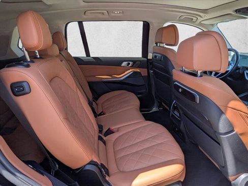 Used 2023 BMW X7 xDrive40i w/ Premium Package AWD/4WD image 21