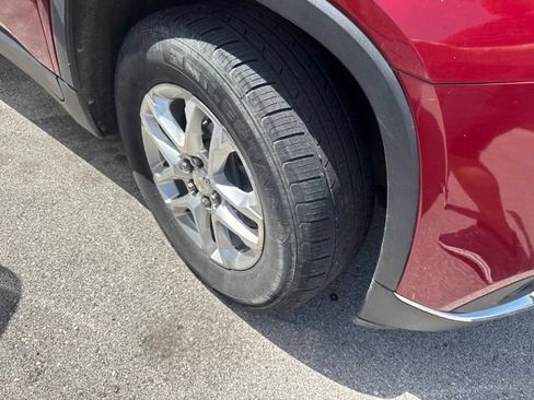 Used 2018 Chevrolet Traverse LT FWD image 13