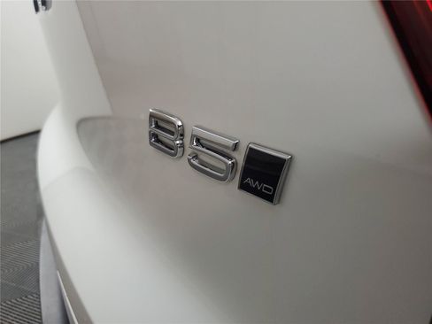 Certified 2026 Volvo XC40 B5 Plus AWD/4WD image 4