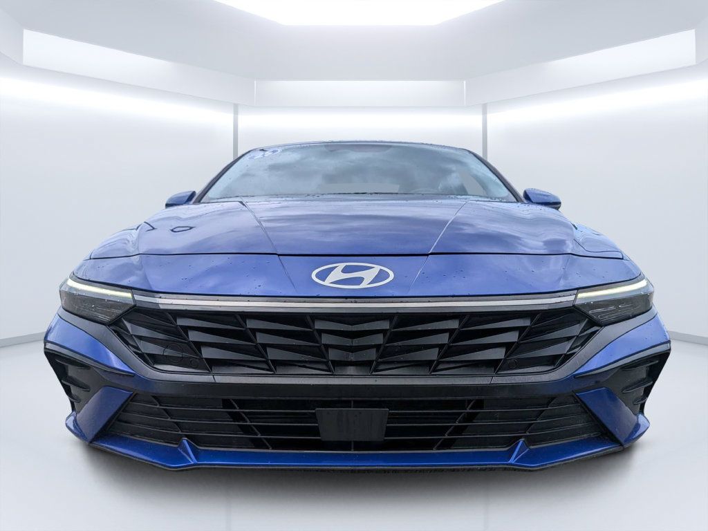 Certified 2025 Hyundai Elantra SEL FWD image 11