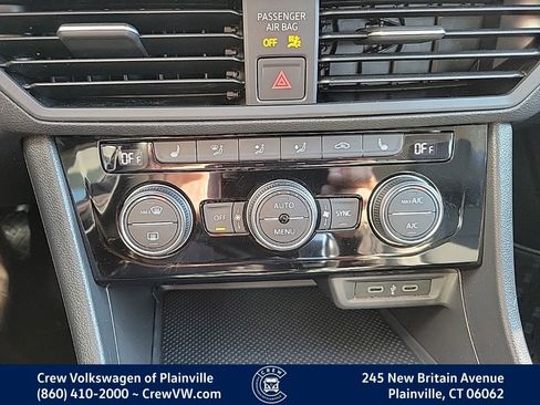 Certified 2022 Volkswagen Jetta SE image 9