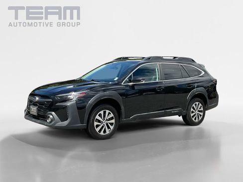 Used 2023 Subaru Outback Premium AWD/4WD image 3