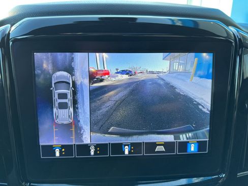 Used 2023 Chevrolet Traverse RS image 30