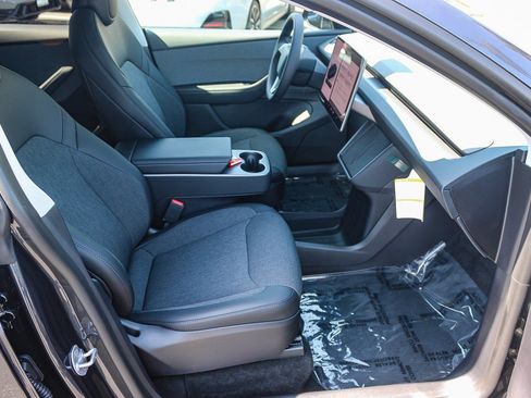 Used 2026 Tesla Model Y 2WD image 17