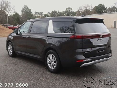 Used 2024 Kia Carnival LX image 5