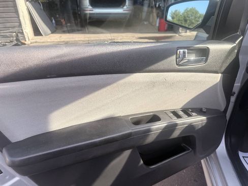 Used 2012 Nissan Sentra 2.0 SR FWD image 11