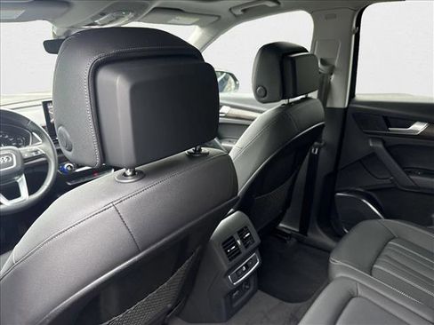 Used 2023 Audi Q5 2.0T Premium w/ Convenience Package image 18